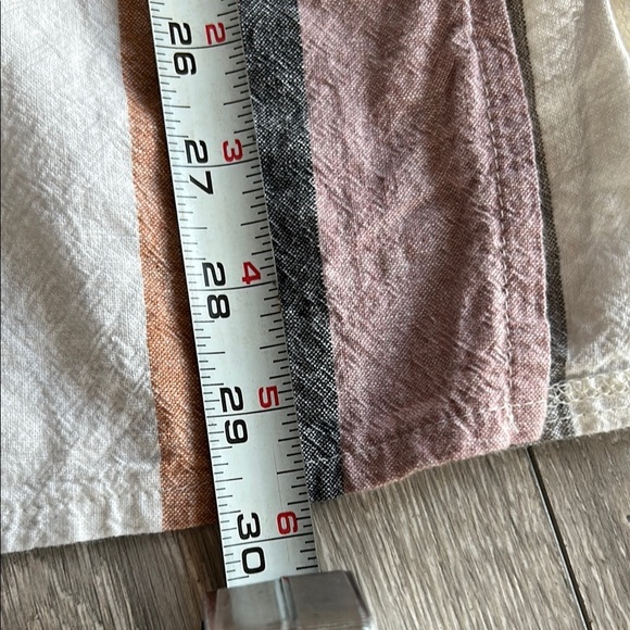 Women’s Shades of Linen Tunic - Picture 5 of 7